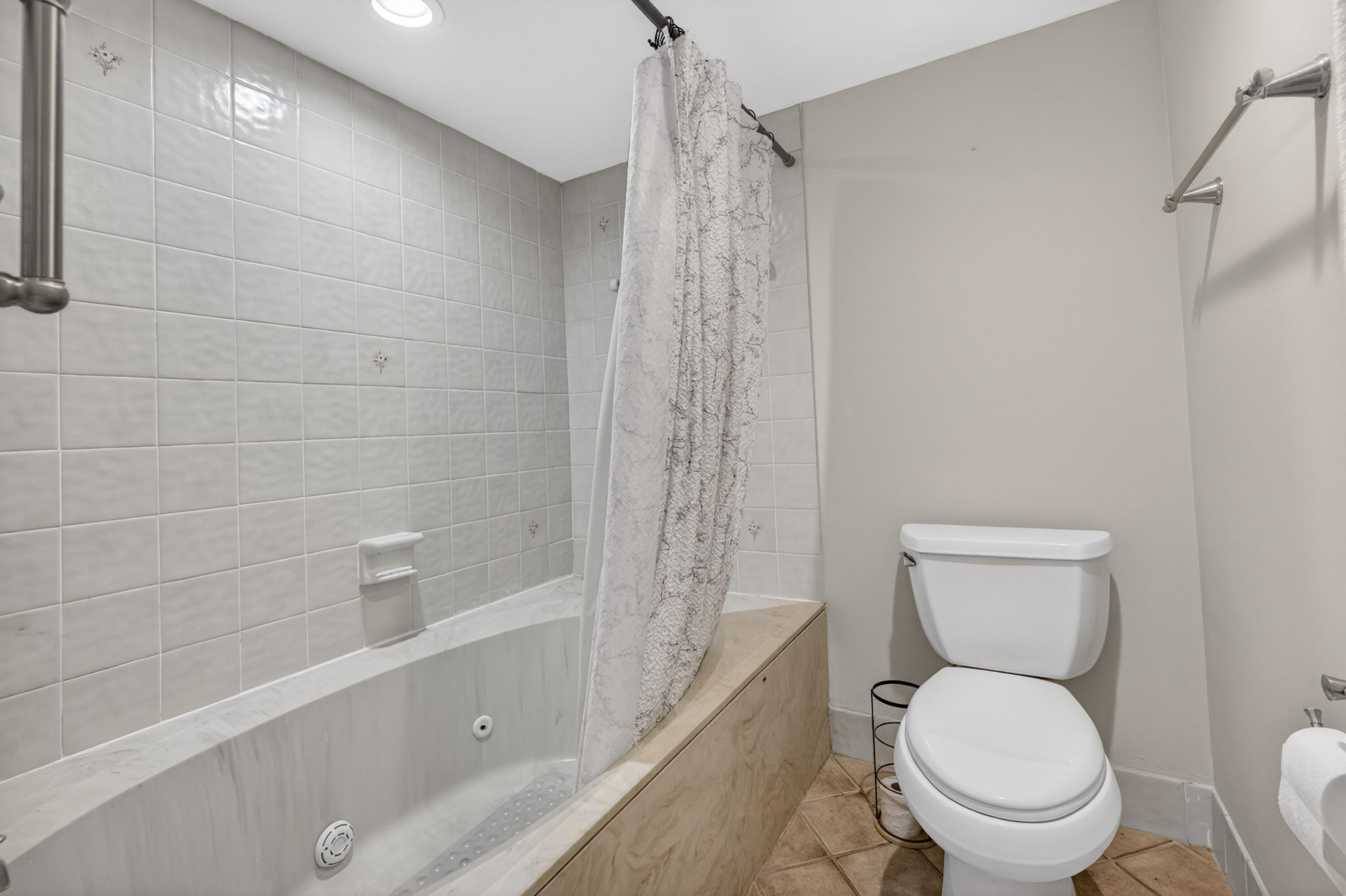 LAKESHORE VILLAGE OF MEADOWOOD PHASE 1 - Residential