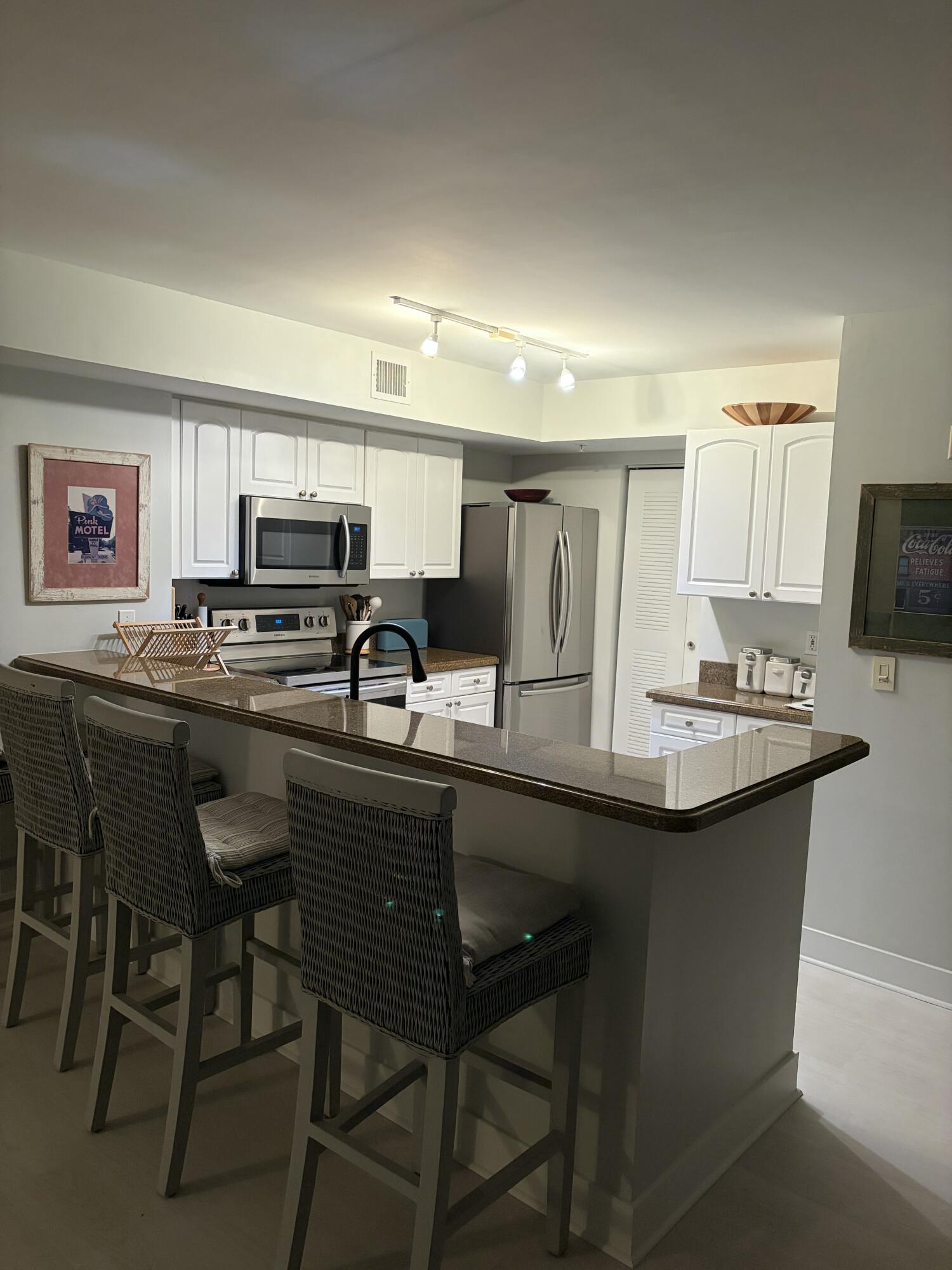 LIGHTHOUSE COVE AT TEQUESTA CONDO - Residential Lease