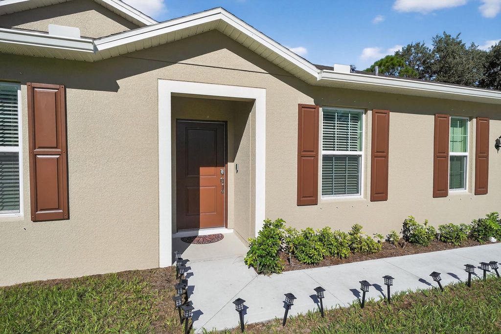 Photo of 8445 101st Ct, Vero Beach, FL 32967 (MLS # F10529148)