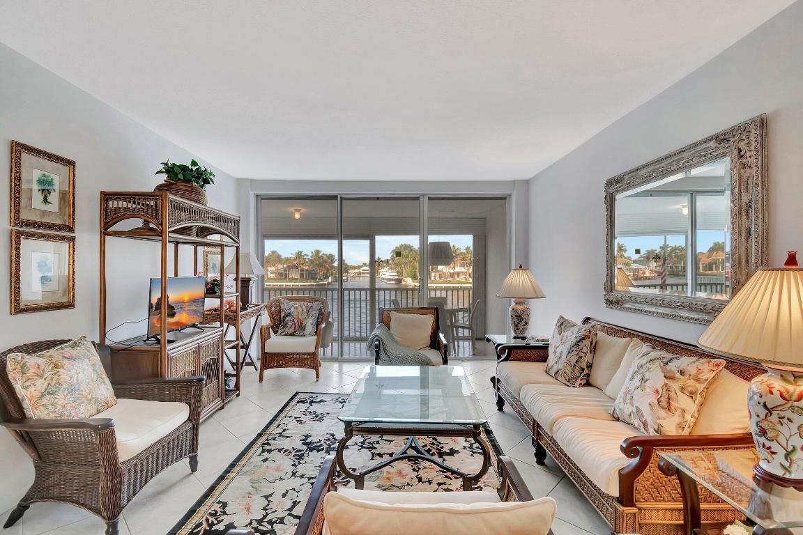 PENTHOUSE HIGHLANDS CONDO - Residential