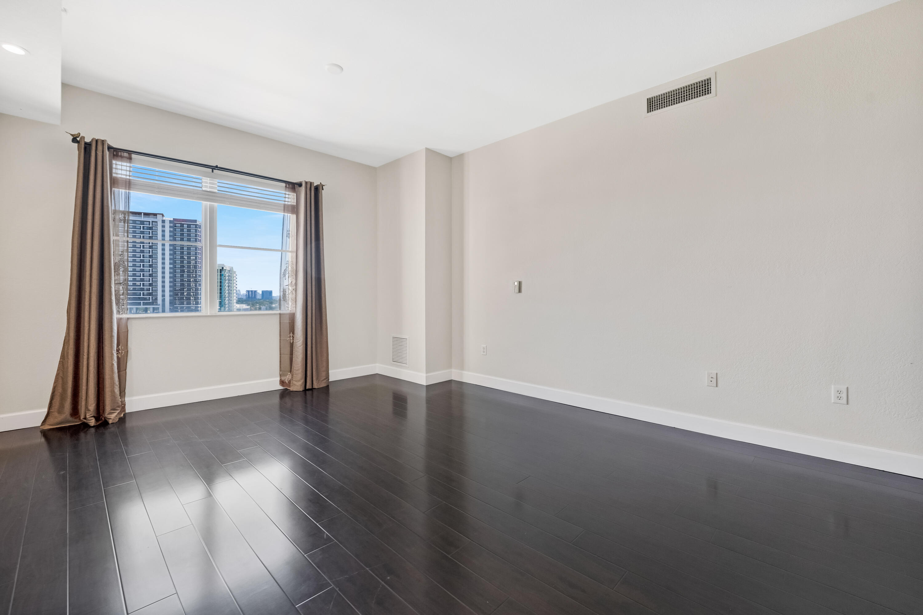RADIUS CONDO - Residential Lease