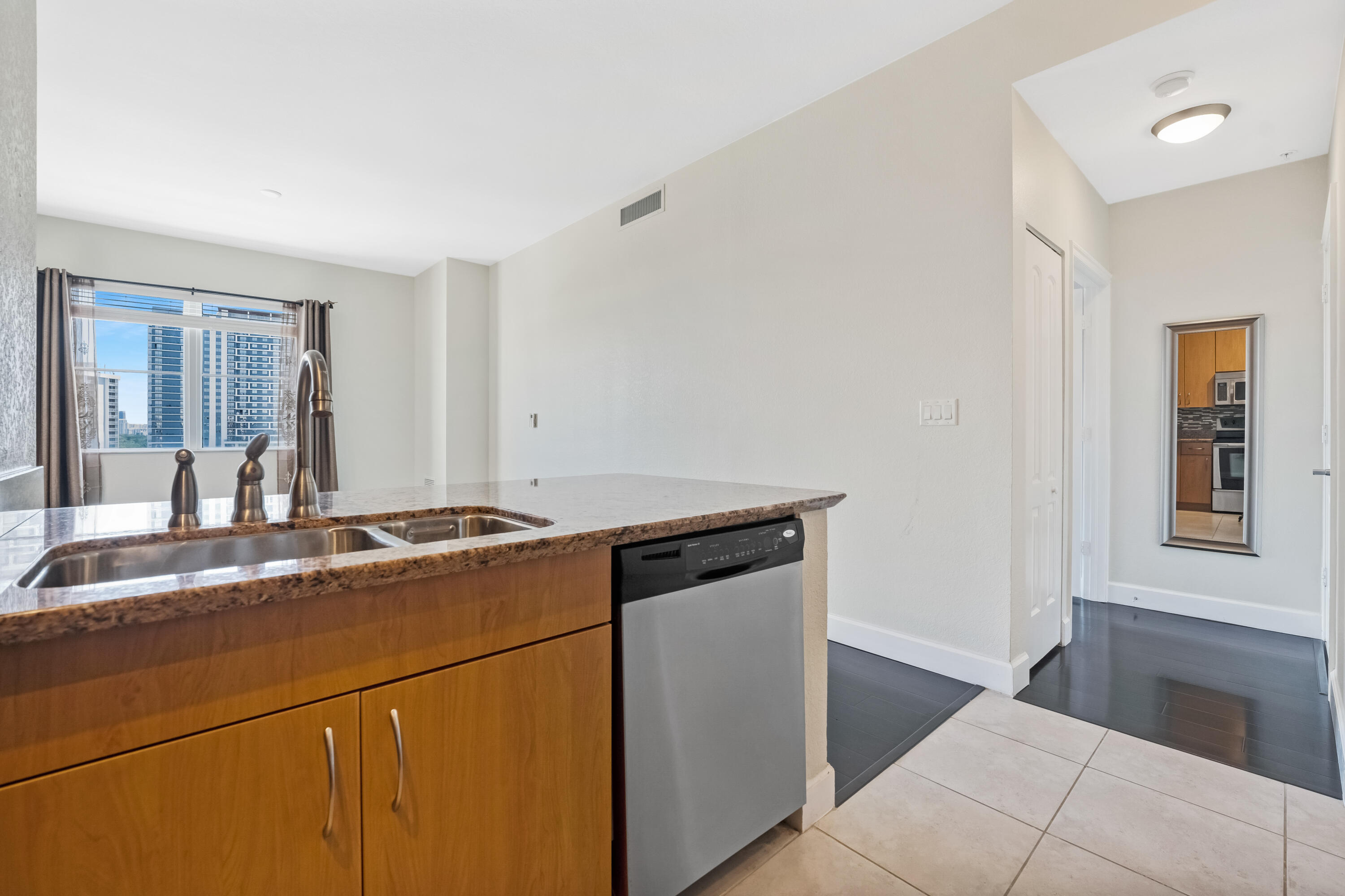 RADIUS CONDO - Residential Lease