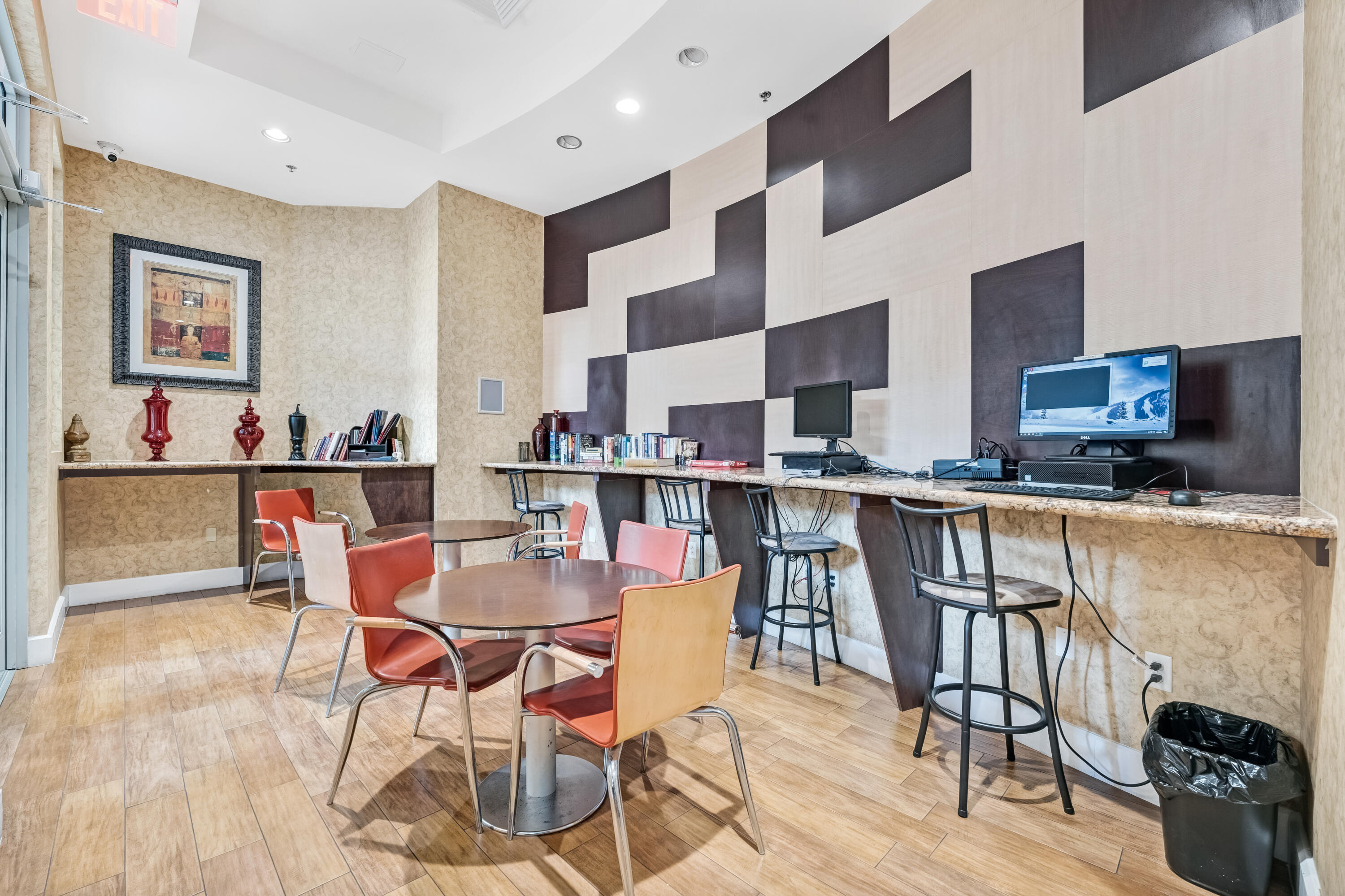 RADIUS CONDO - Residential Lease
