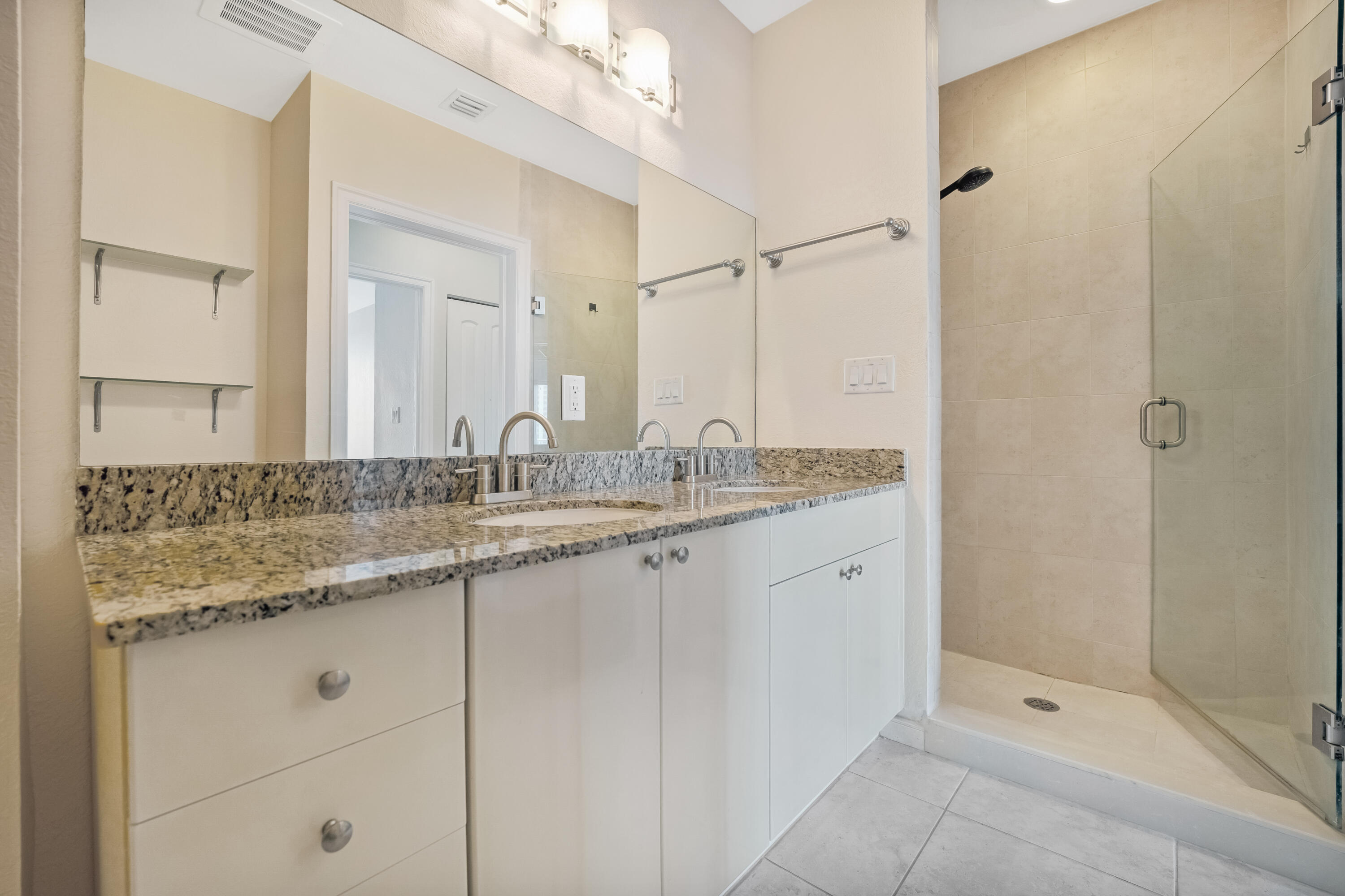RADIUS CONDO - Residential Lease