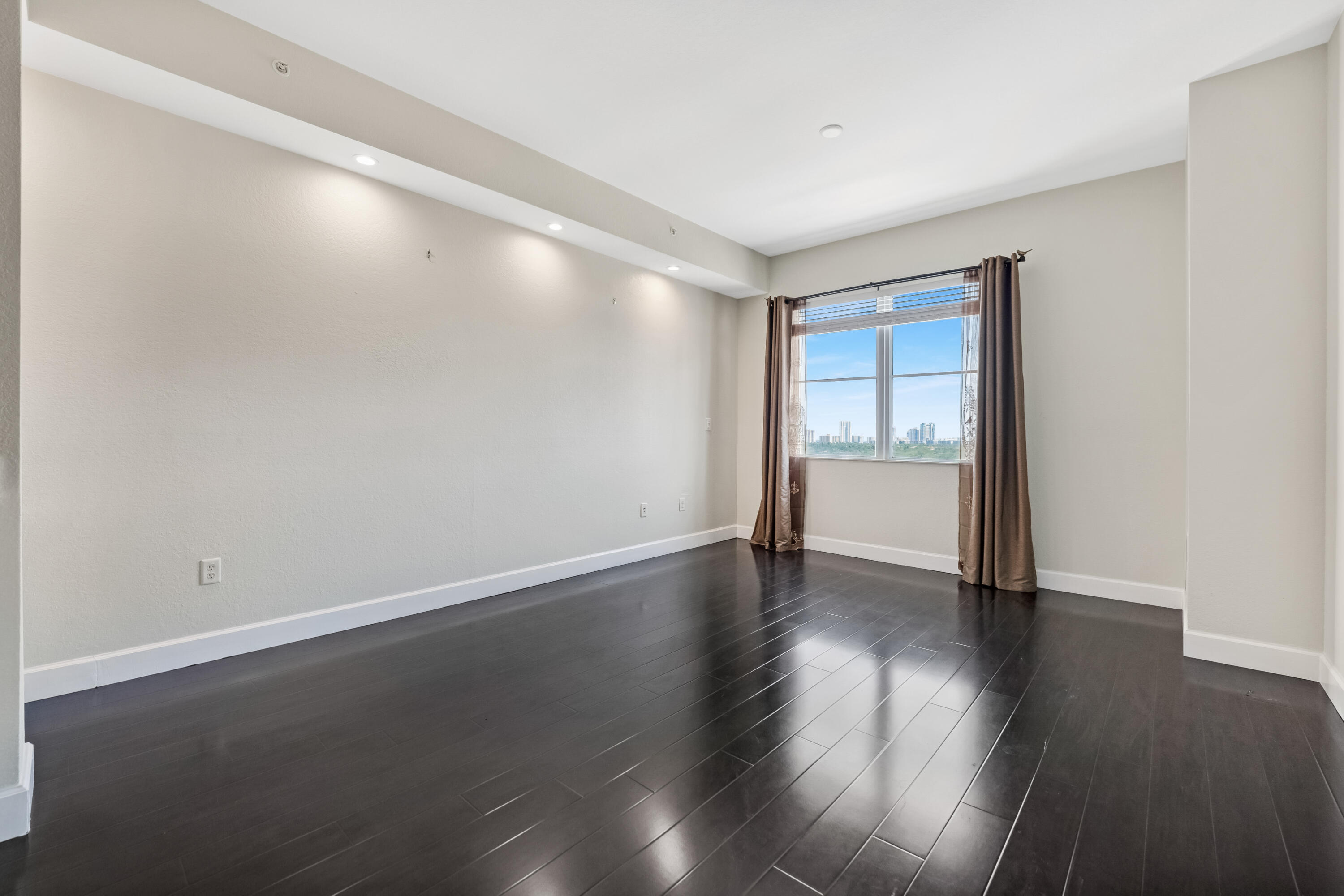 RADIUS CONDO - Residential Lease