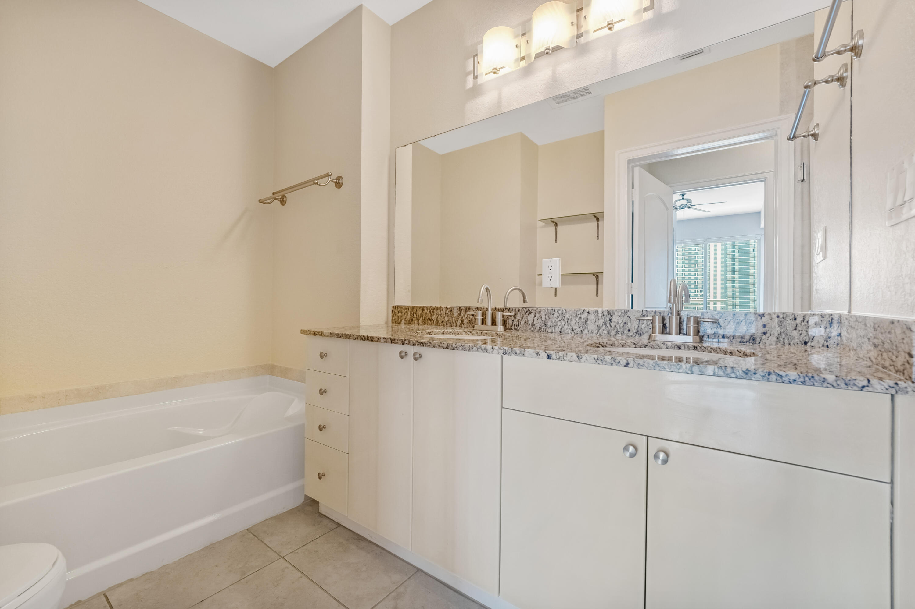 RADIUS CONDO - Residential Lease