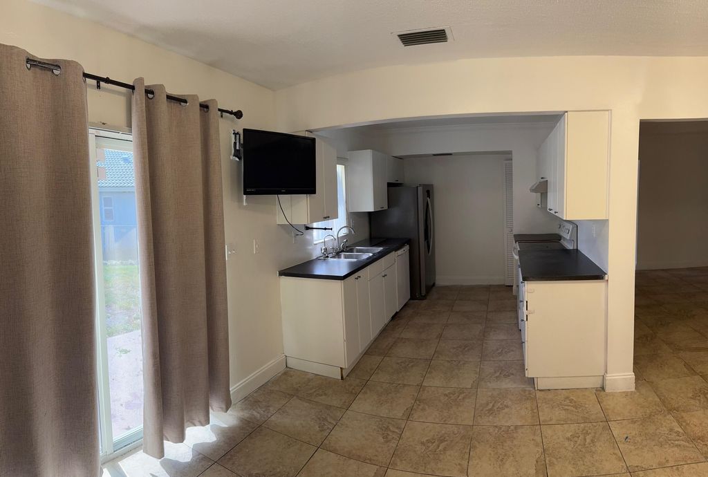 Photo of 11180 NW 35th Street, Coral Springs, FL 33065 (MLS # B26002192)
