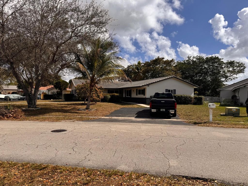 Photo of 11180 NW 35th Street, Coral Springs, FL 33065 (MLS # B26002192)