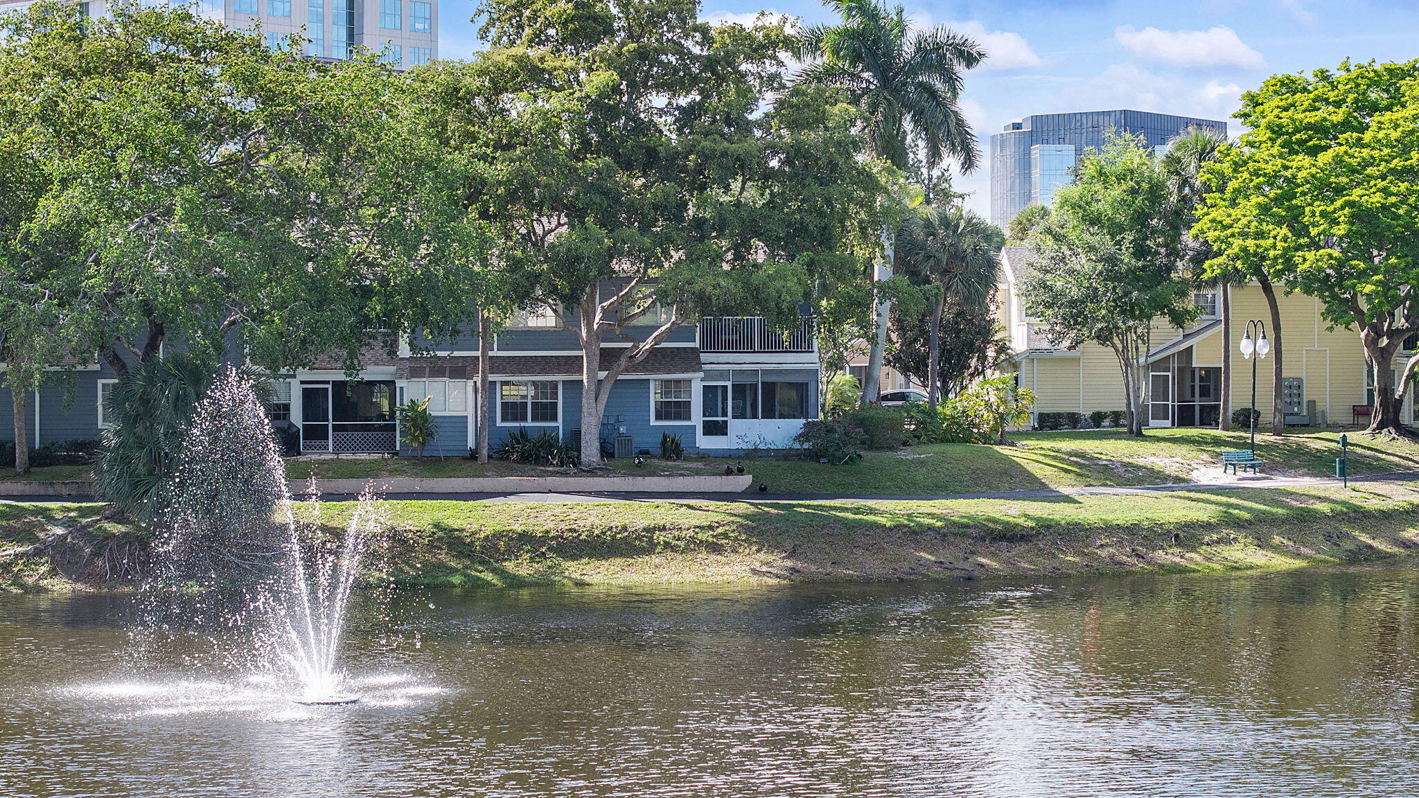CARRIAGE HOUSES I CONDO - Residential