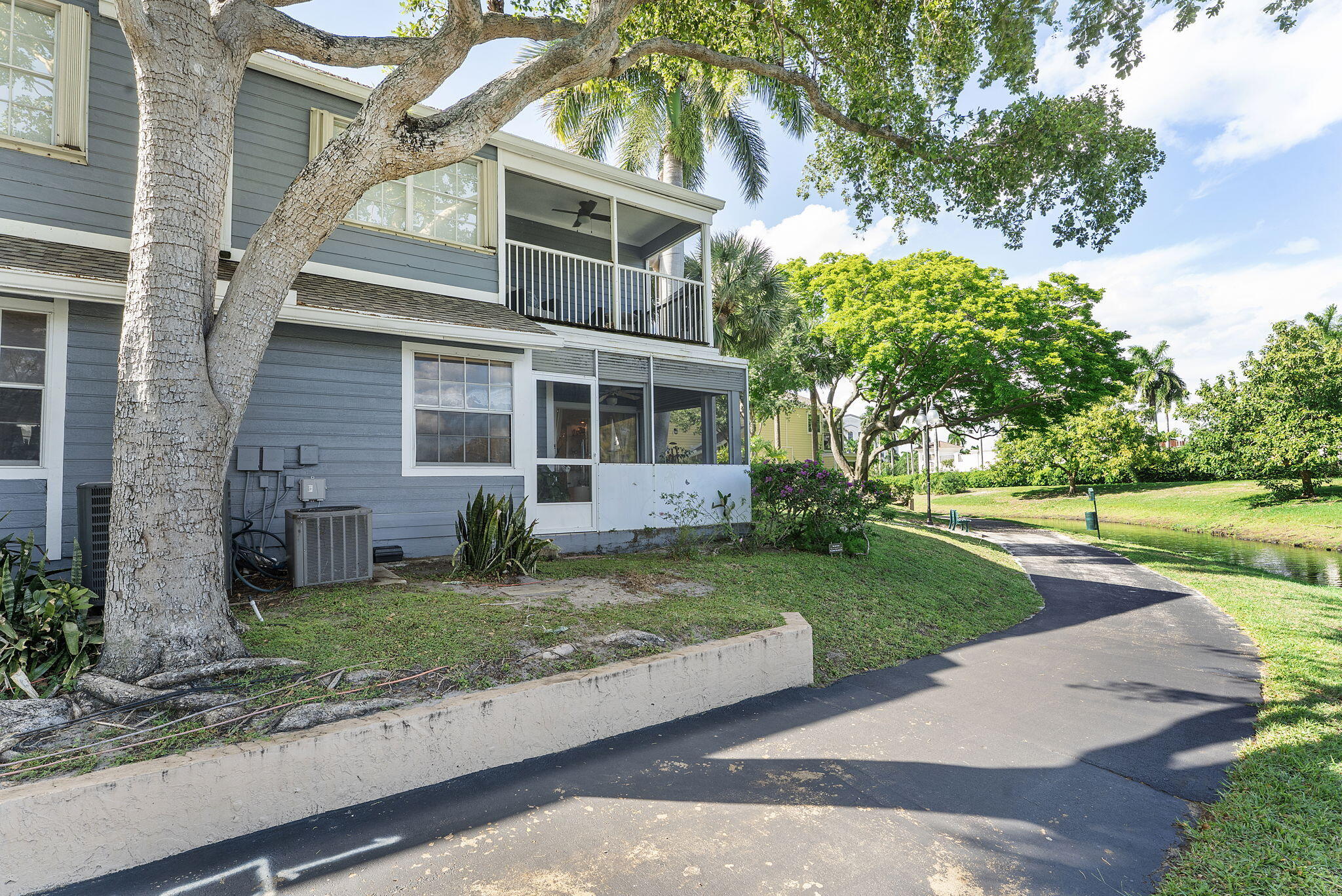 CARRIAGE HOUSES I CONDO - Residential