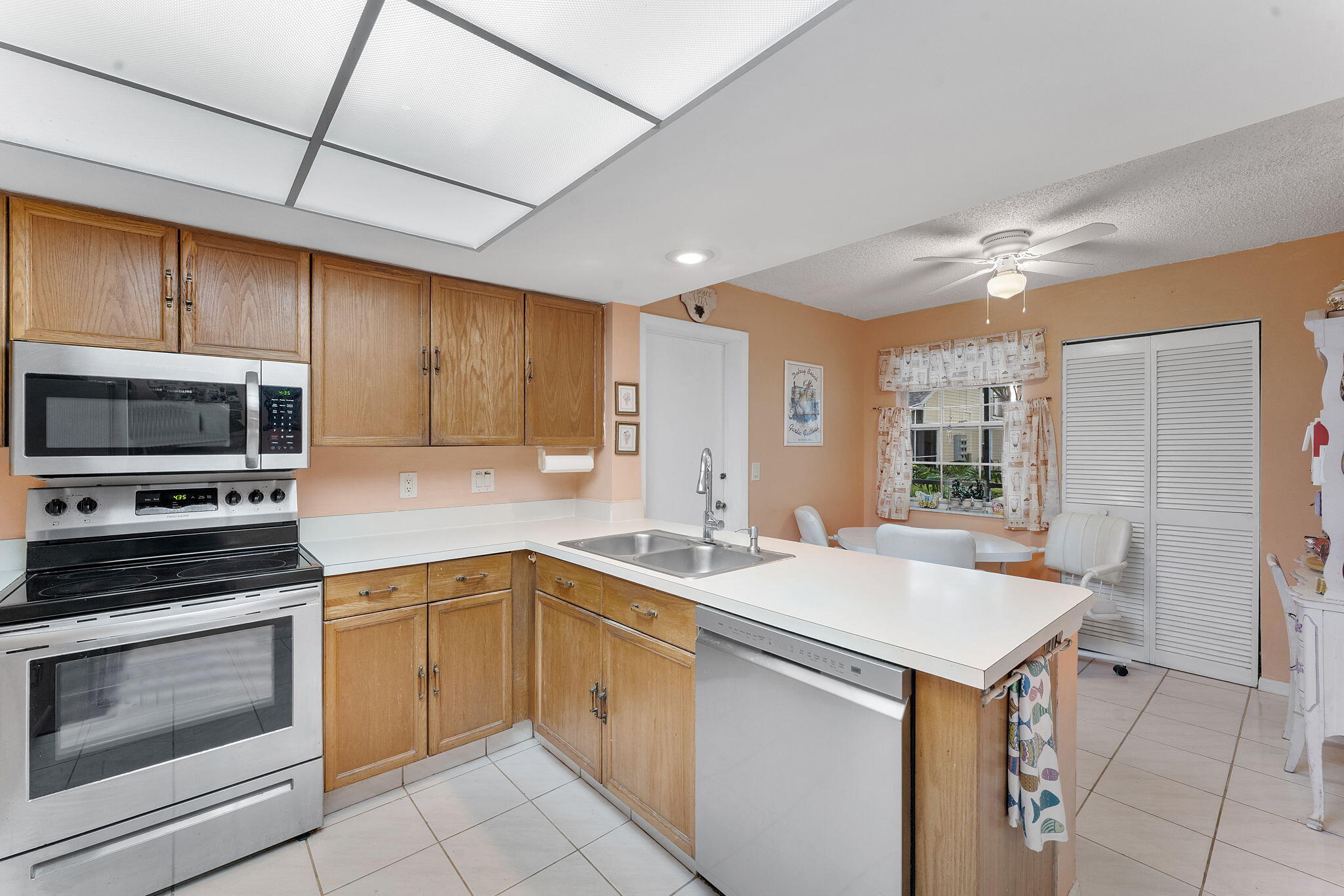 CARRIAGE HOUSES I CONDO - Residential