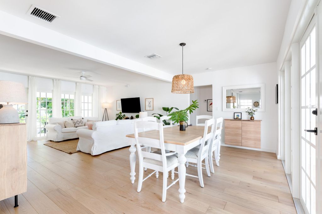 Photo of 515 N Lakeside Drive, Lake Worth Beach, FL 33460 (MLS # R11139498)