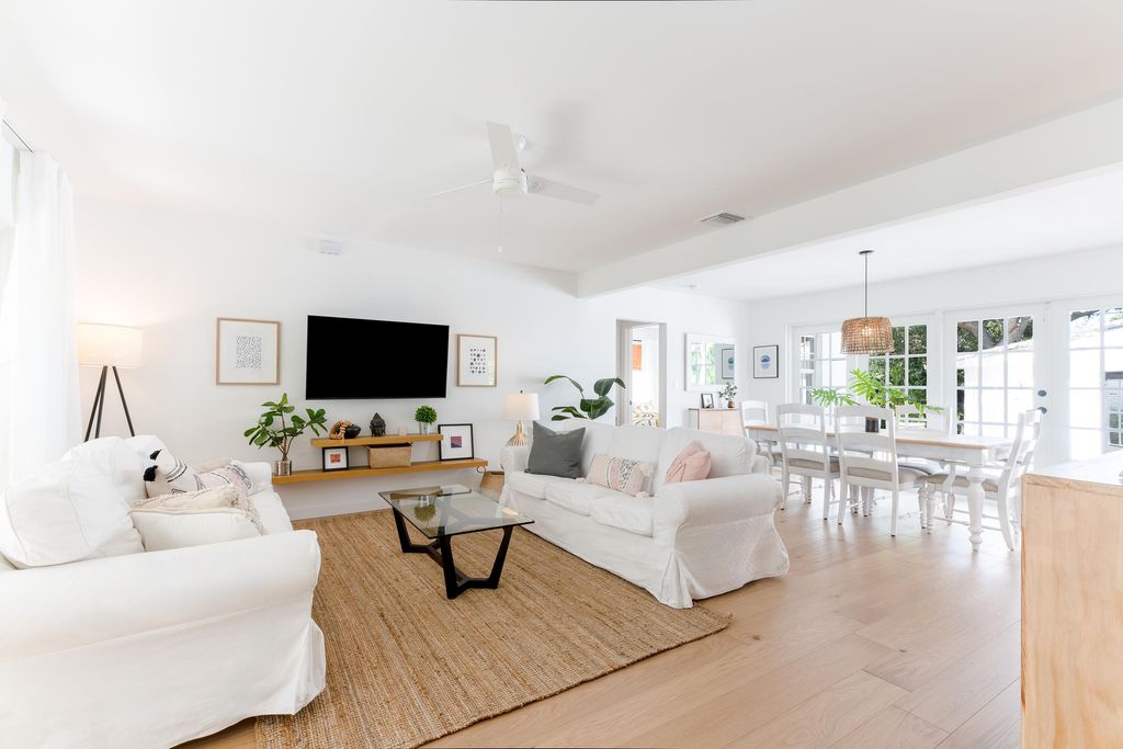 Photo of 515 N Lakeside Drive, Lake Worth Beach, FL 33460 (MLS # R11139498)