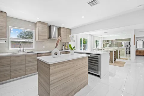 2830 NE 11th Ave, Pompano Beach, FL MLS: F10499294