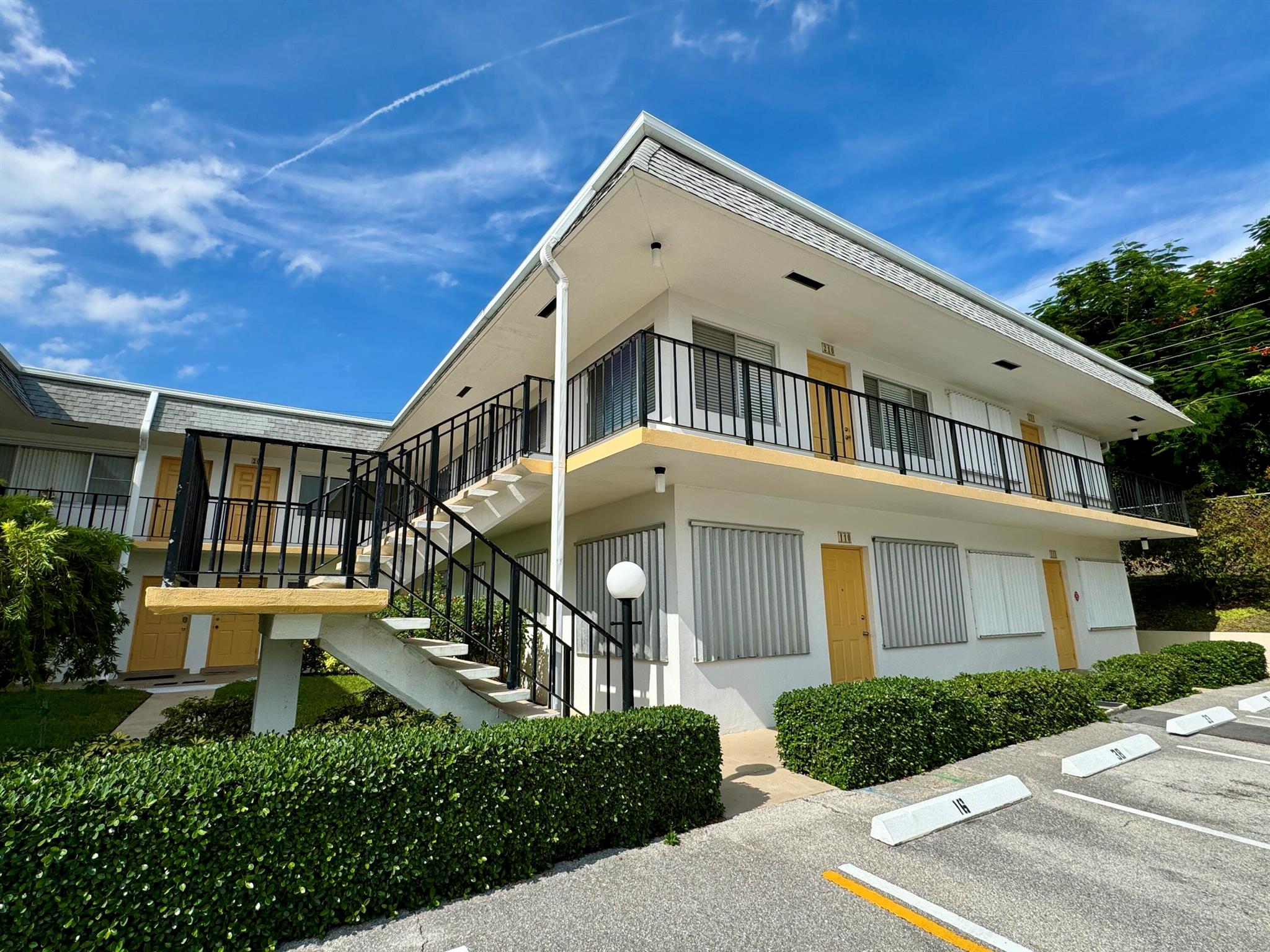 Beautiful spacious tastefully decorated furnished 1-bedroom, 1-bathroom condo on the first floor in Murray Hills, a 55+ community. Private garden view and close to laundry room. Central A/C. Bright kitchen with window. Wood like floors. Basic CABLE TV, INTERNET included in rent. No pets allowed. Great location with 4.5 miles of walking paths mostly along beautiful Lake Osborne, just 8 minutes from the beach. Murray Hills offers wonderful recreational facilities & amenities, including a swimming pool, grill area, gym, saunas, bocce, shuffleboard, library, ping pong, billiard room, auditorium, arts & crafts room, car wash, and a beautiful park setting. Just minutes from downtown West Palm Beach, PBI Airport, beaches... One assigned parking space per unit.