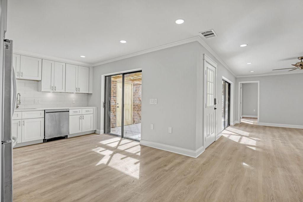 Photo of 312 3rd Terrace, Palm Beach Gardens, FL 33418 (MLS # R11070372)