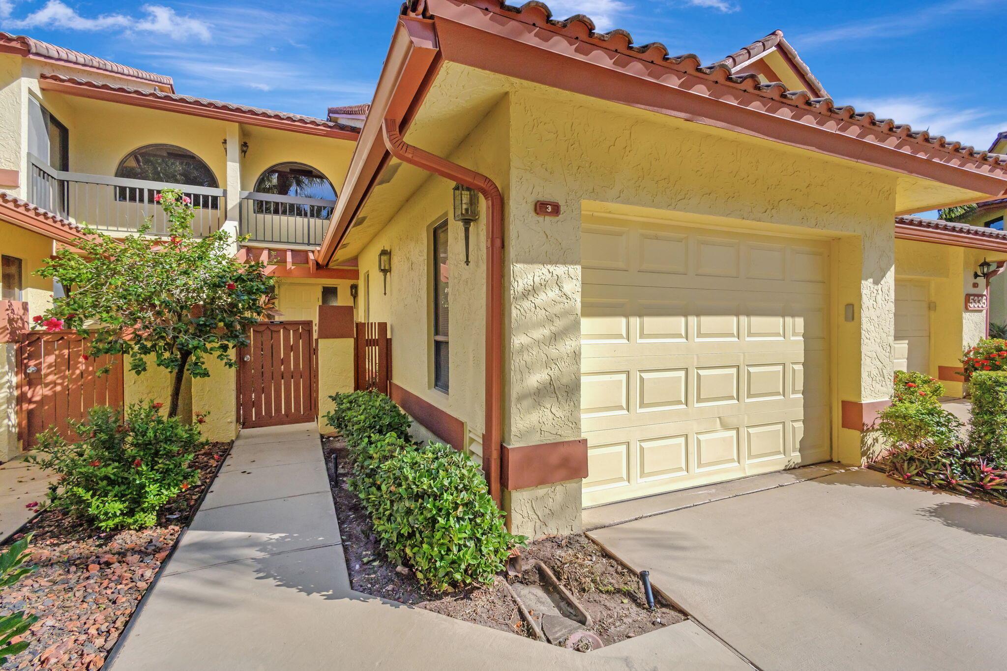 5335 10th Fairway Drive 3