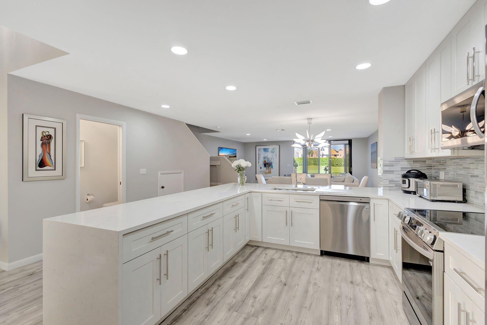 5335 10th Fairway Drive 3
