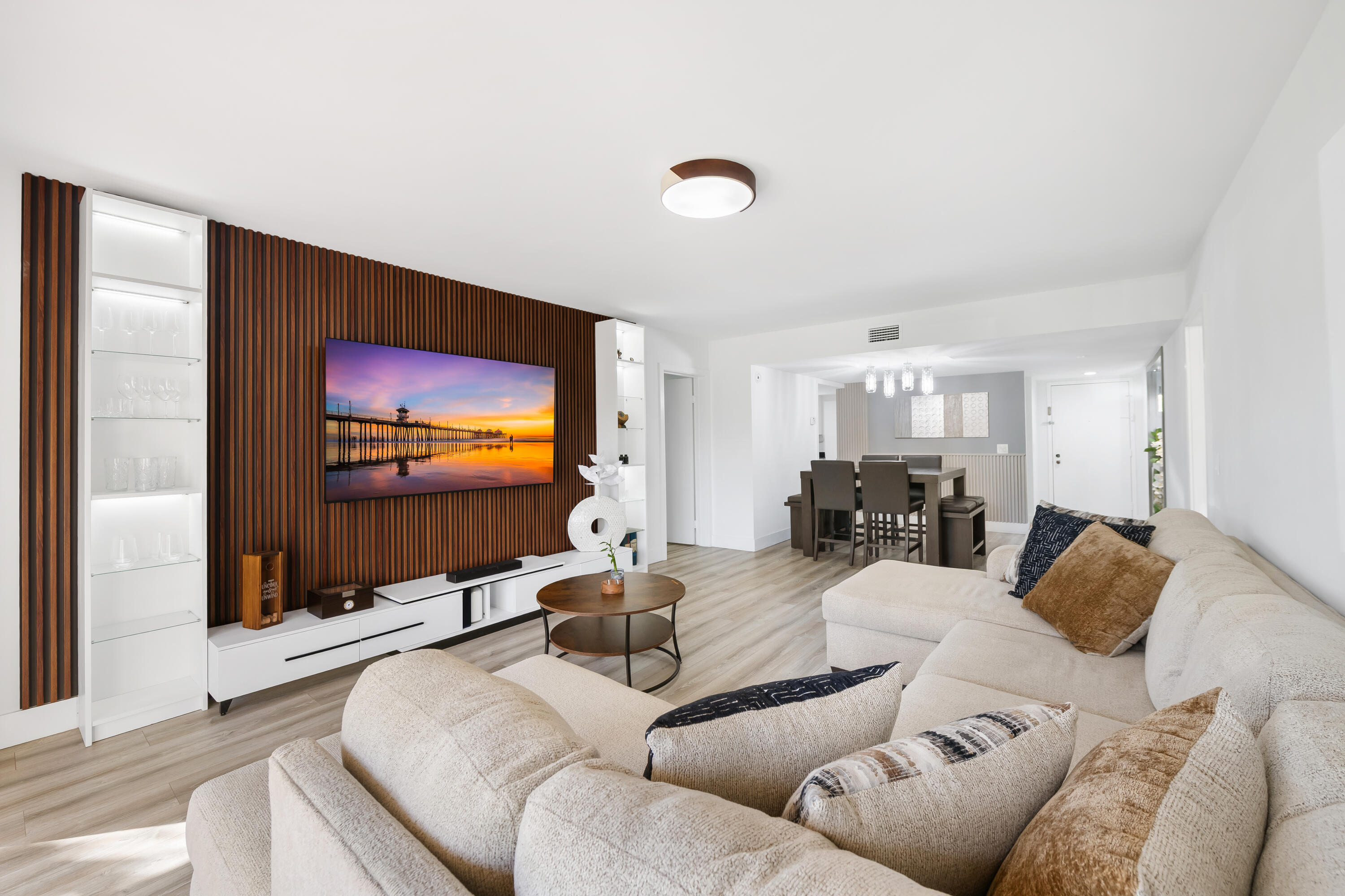 BLDG 130 OF COUNTRY CLUB APTS AT - Residential