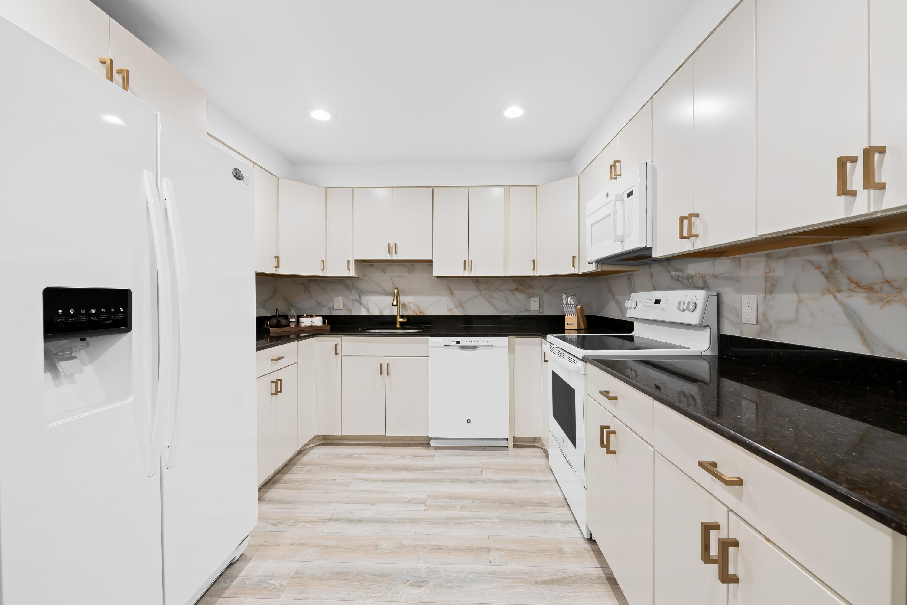 BLDG 130 OF COUNTRY CLUB APTS AT - Residential