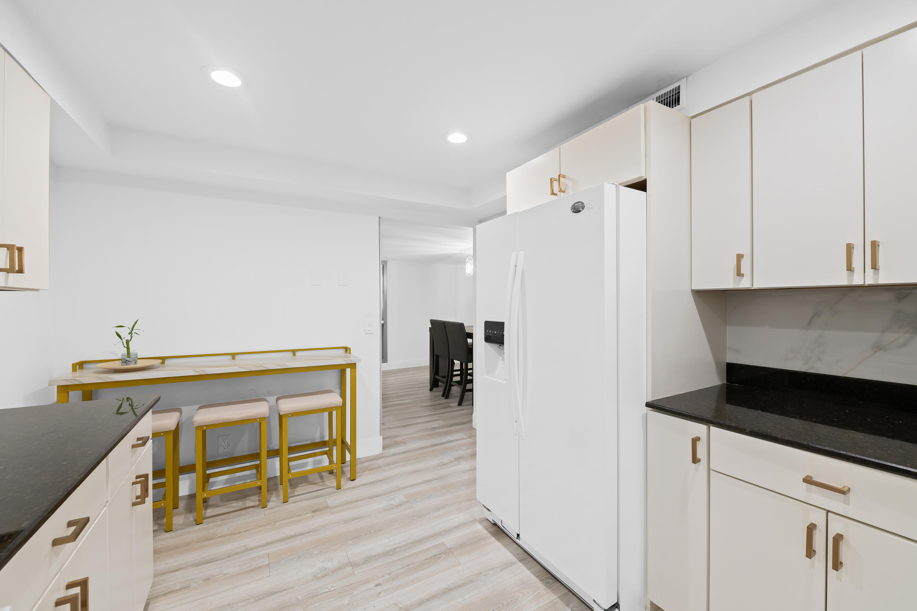 BLDG 130 OF COUNTRY CLUB APTS AT - Residential