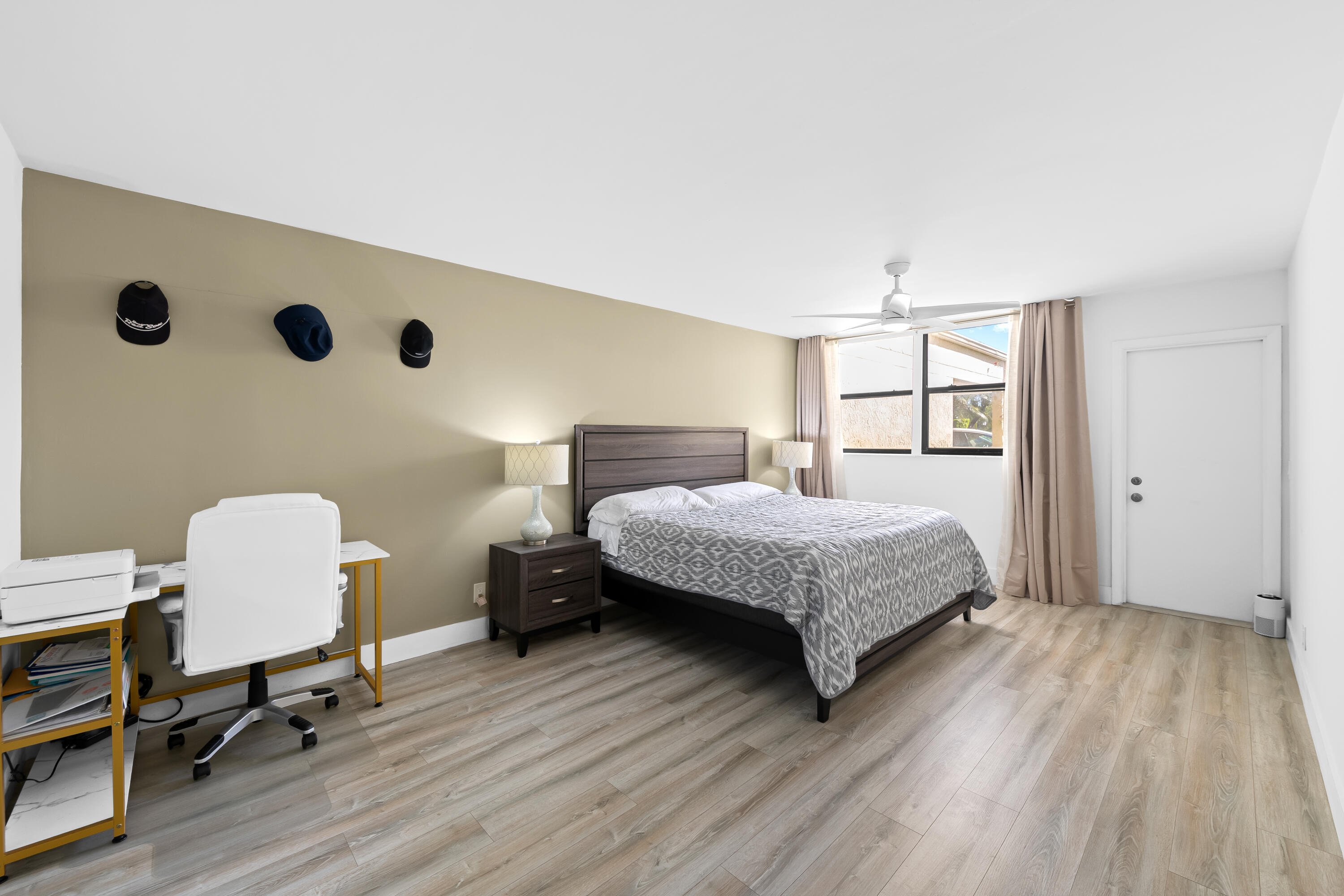 BLDG 130 OF COUNTRY CLUB APTS AT - Residential