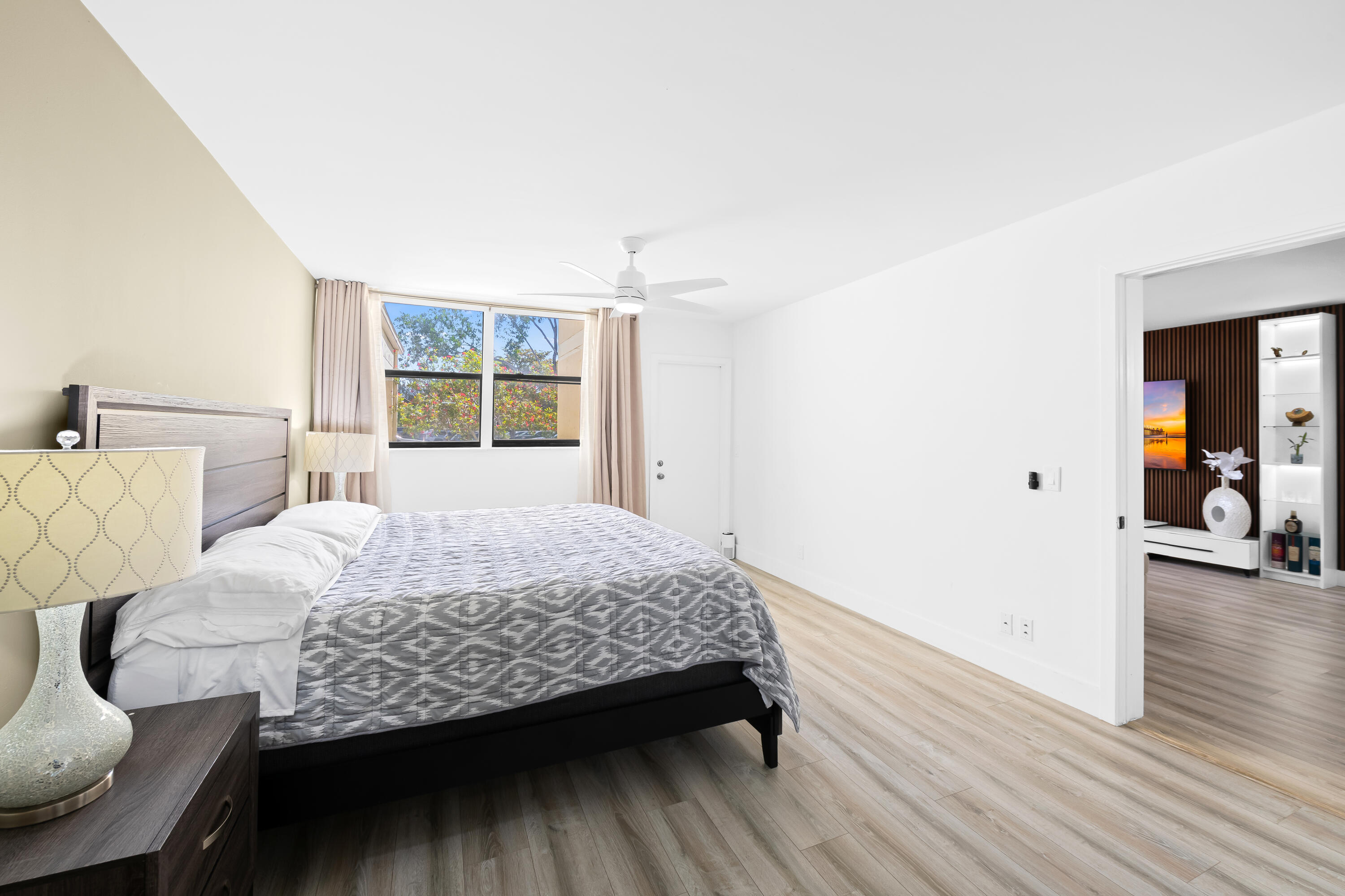 BLDG 130 OF COUNTRY CLUB APTS AT - Residential