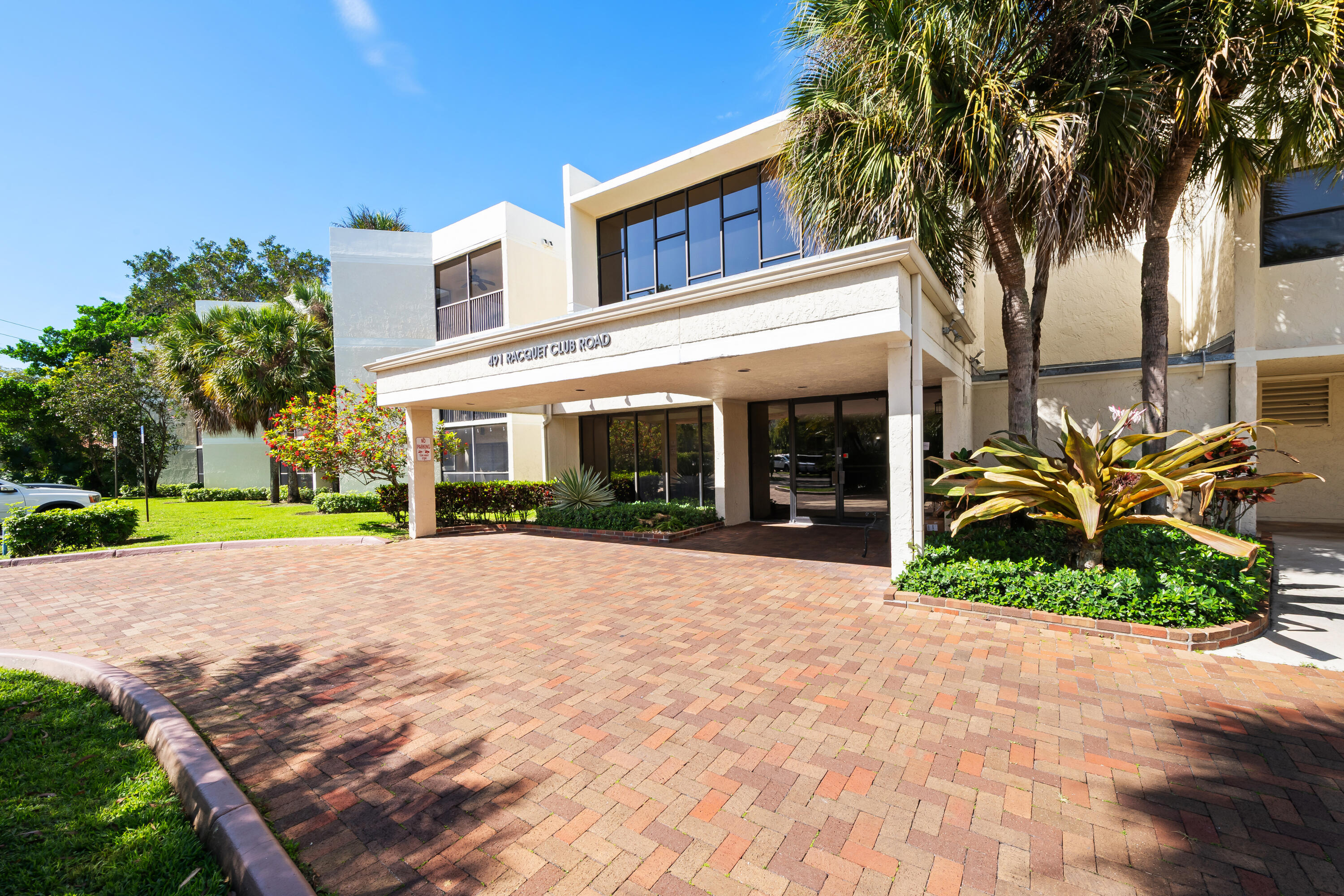 BLDG 130 OF COUNTRY CLUB APTS AT - Residential