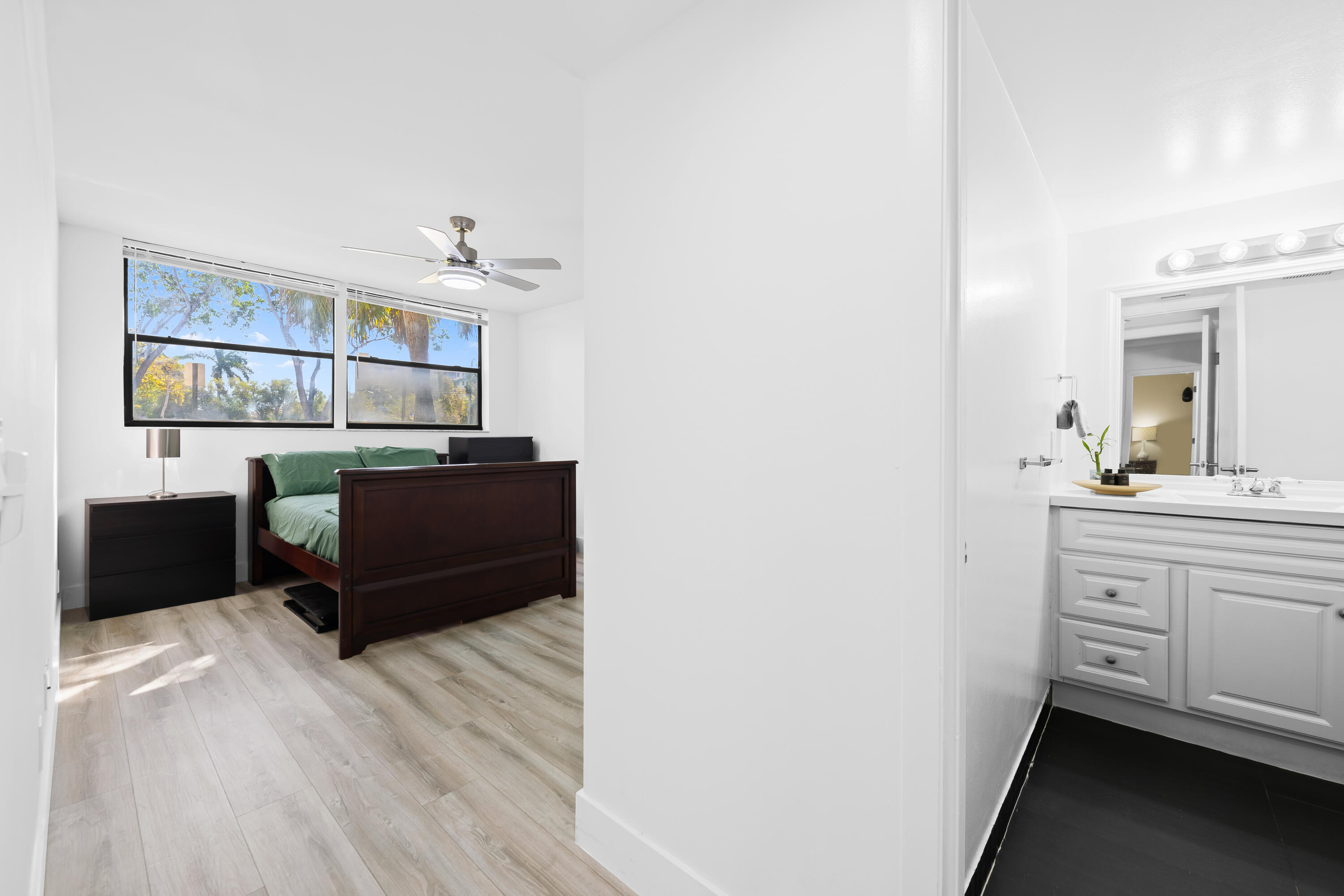 BLDG 130 OF COUNTRY CLUB APTS AT - Residential