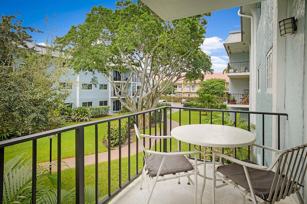 Photo of 3002 NE 5th Terrace #215B, Wilton Manors, FL 33334 (MLS # F10528704)