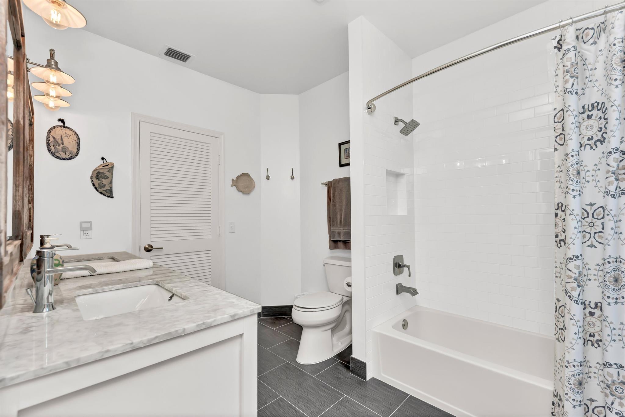 HERITAGE OAKS - Residential