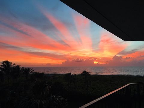 A home in Hutchinson Island