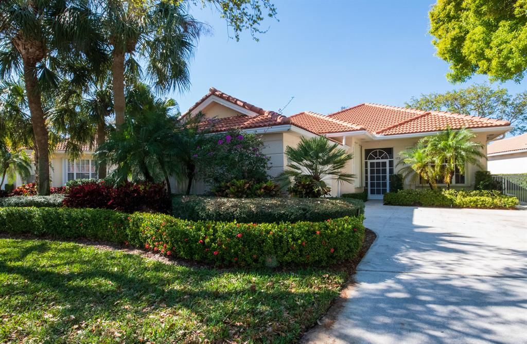Photo of 173 Lost Bridge Drive, Palm Beach Gardens, FL 33410 (MLS # R10695816)