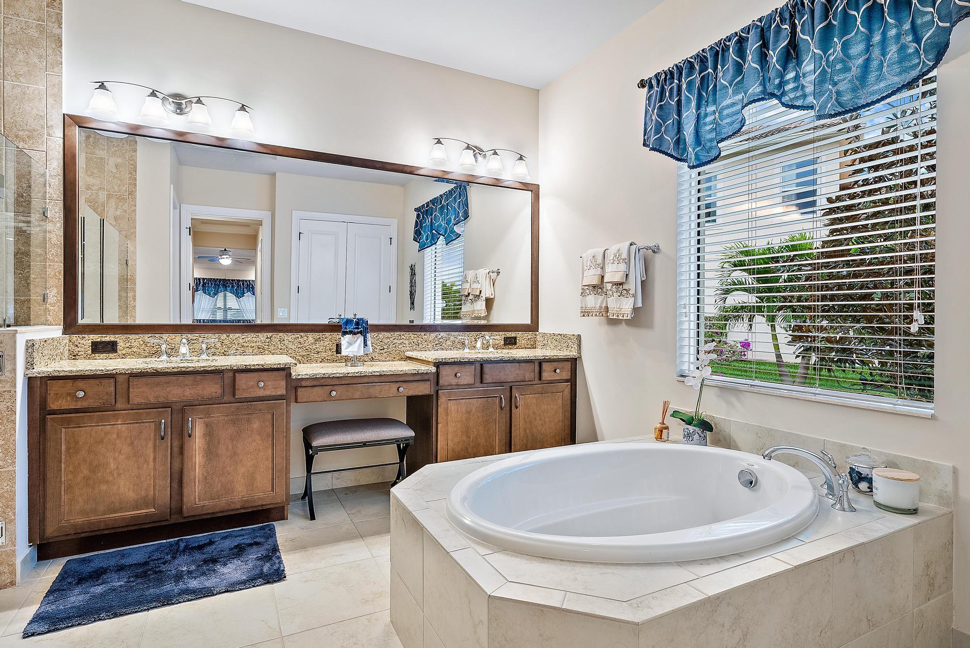 Jupiter Country Club - Residential