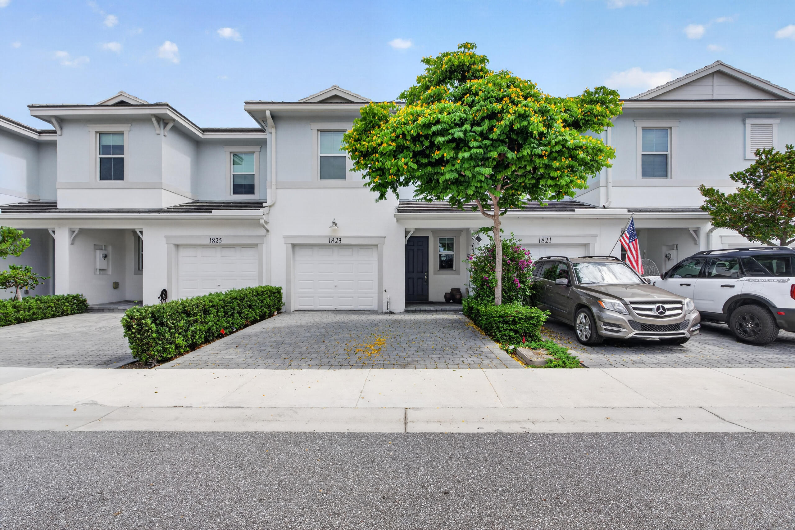 1823 Sandpiper Pointe Place