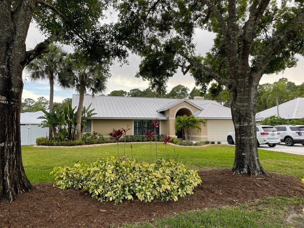 Photo of 641 SE Southwood Trail, Stuart, FL 34997 (MLS # R10803687)