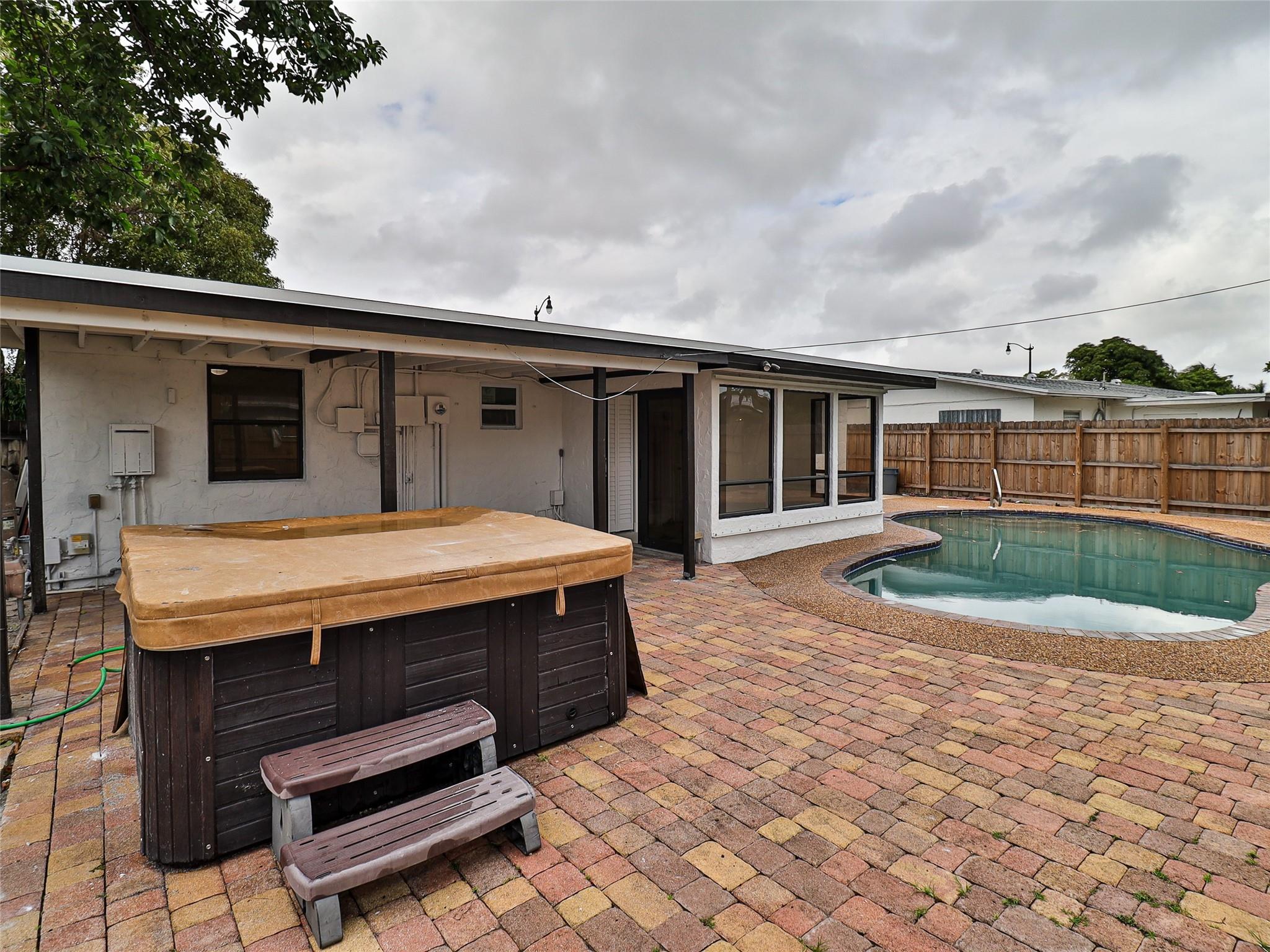 Cresthaven 10 46-25 B - Residential