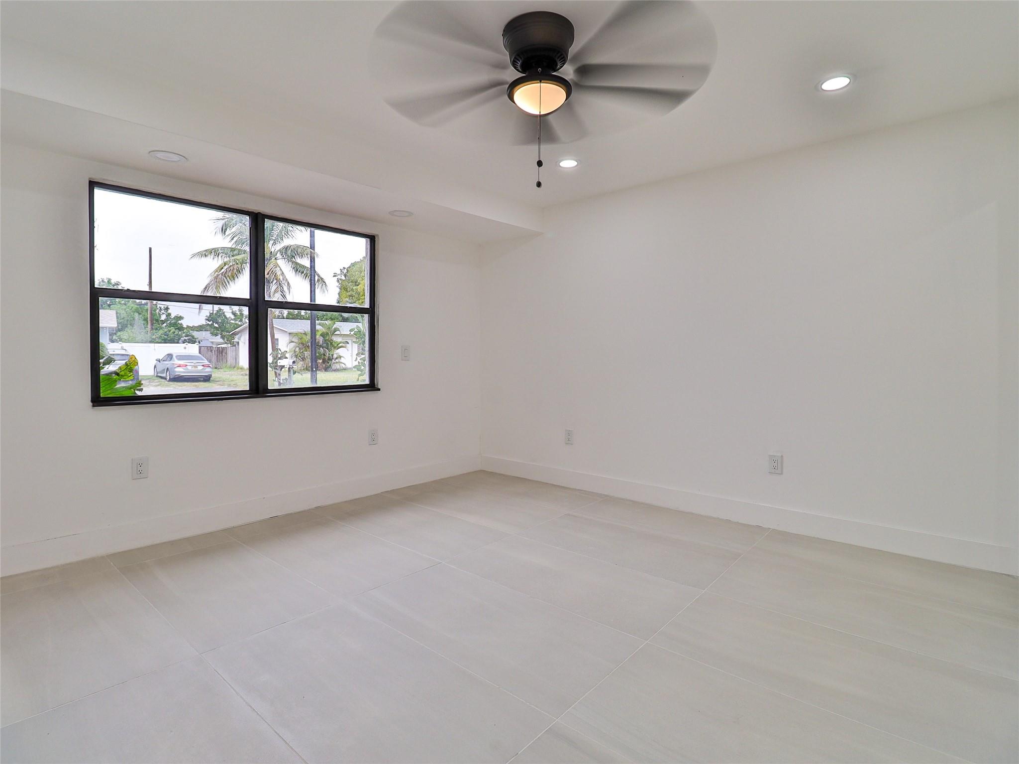 Cresthaven 10 46-25 B - Residential