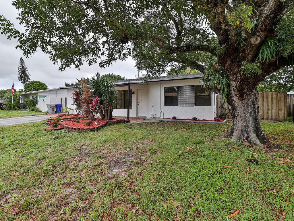 Photo of 2820 NE 9th Ter, Pompano Beach, FL 33064 (MLS # F10539034)