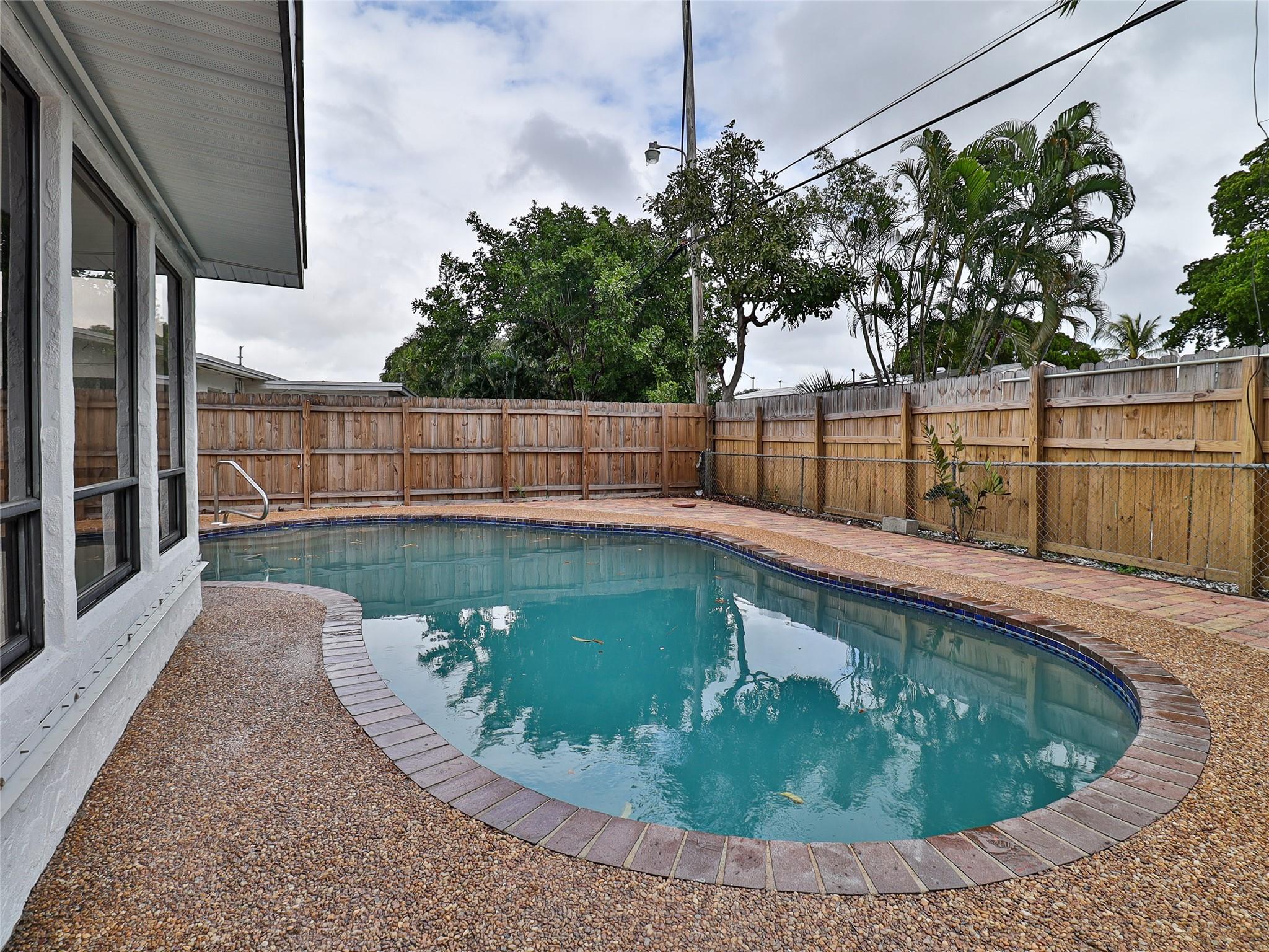 Cresthaven 10 46-25 B - Residential