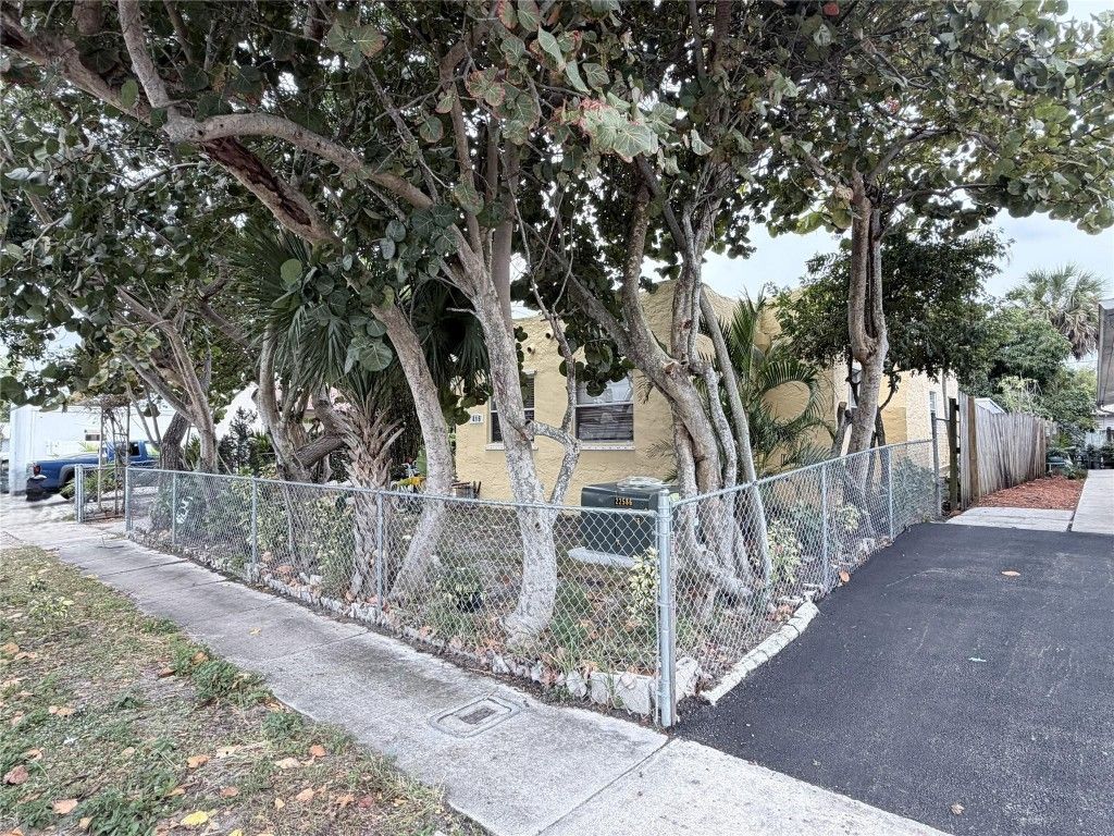 Photo of 416 Revere Road, West Palm Beach, FL 33405 (MLS # F10546037)