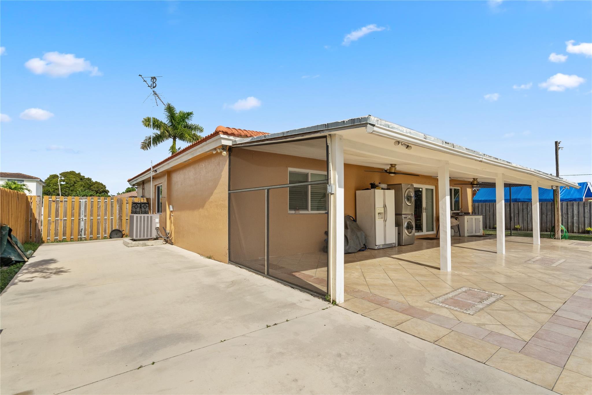 ZAMORAS GROVE - Residential