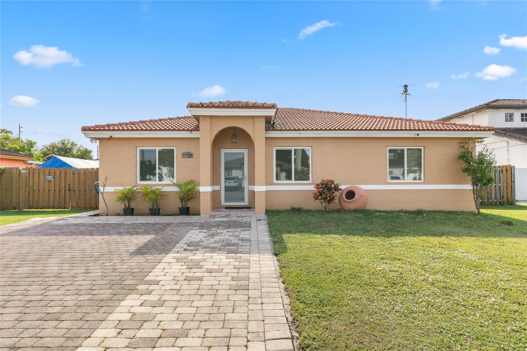 ZAMORAS GROVE - Residential