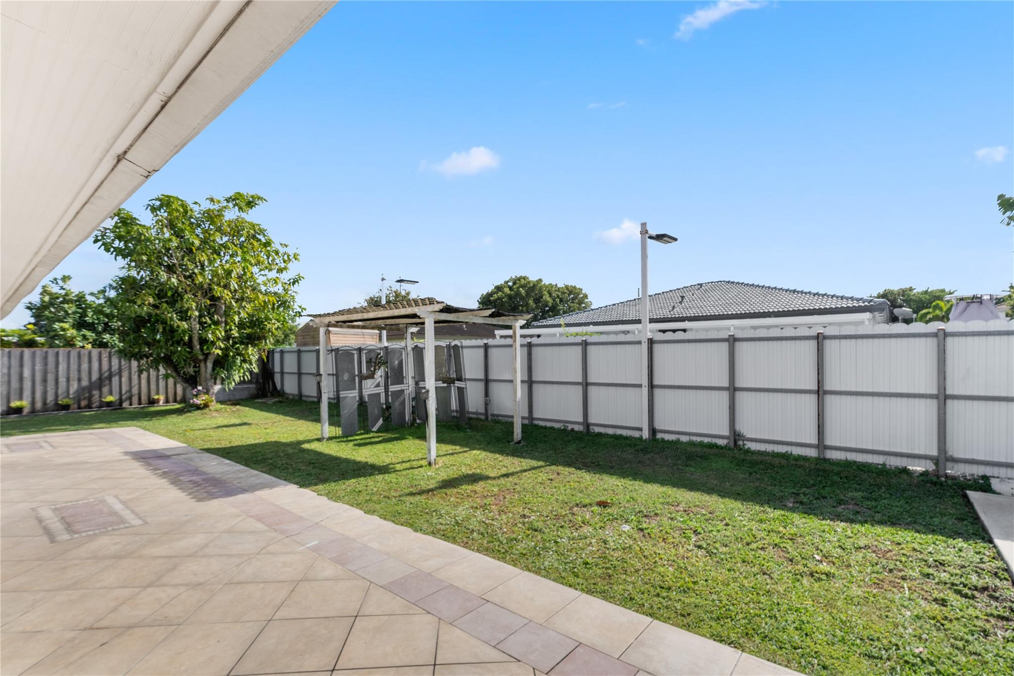 ZAMORAS GROVE - Residential