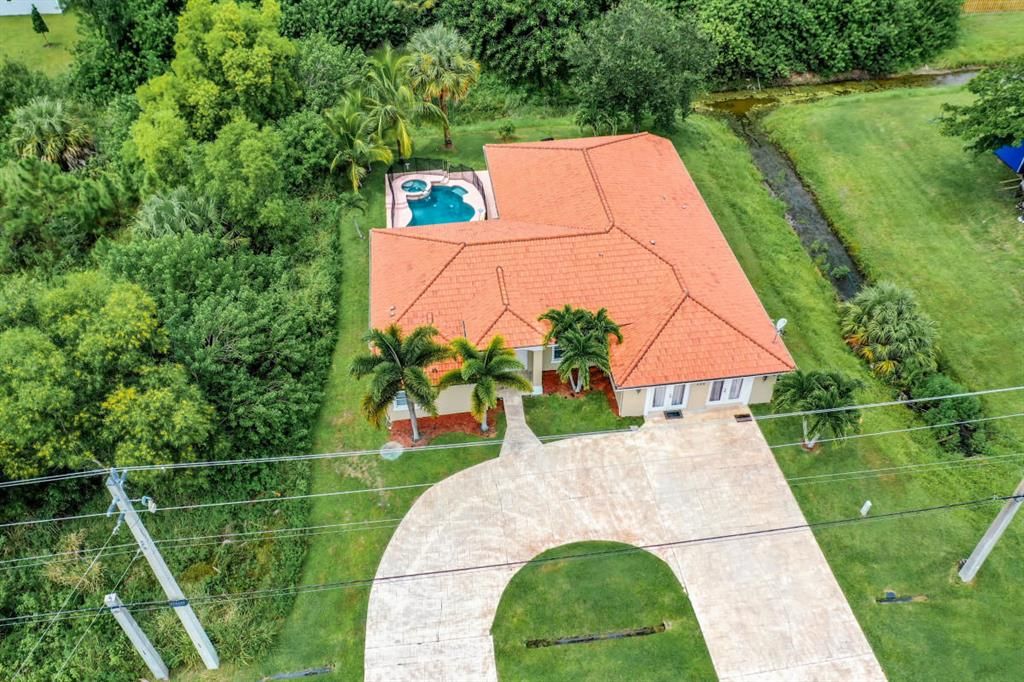 Photo of 286 NW Bayshore Boulevard Blvd, Port St Lucie, FL 34983 (MLS # R10648655)