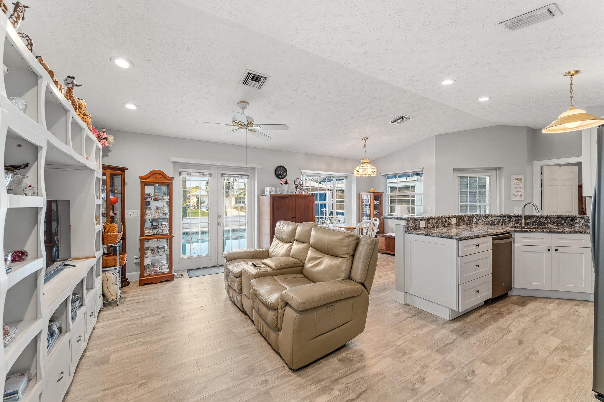 HORSESHOE POINT - Residential