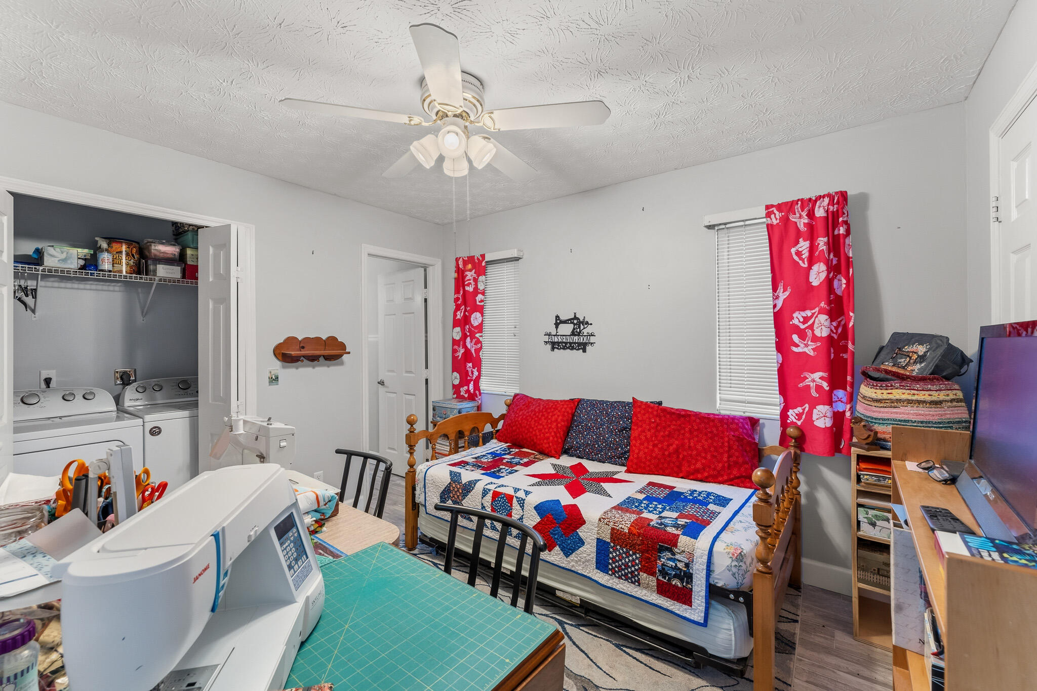 HORSESHOE POINT - Residential