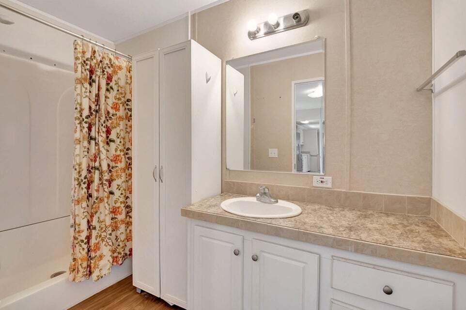 COLONIAL ESTATES INC MOBI - Residential