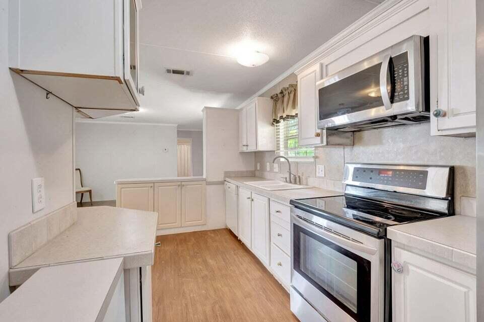 COLONIAL ESTATES INC MOBI - Residential