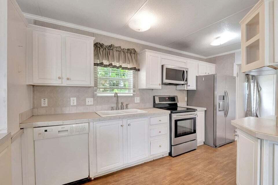 COLONIAL ESTATES INC MOBI - Residential